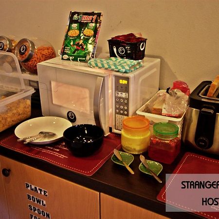 Stranger House Hostel Чиангмай Екстериор снимка