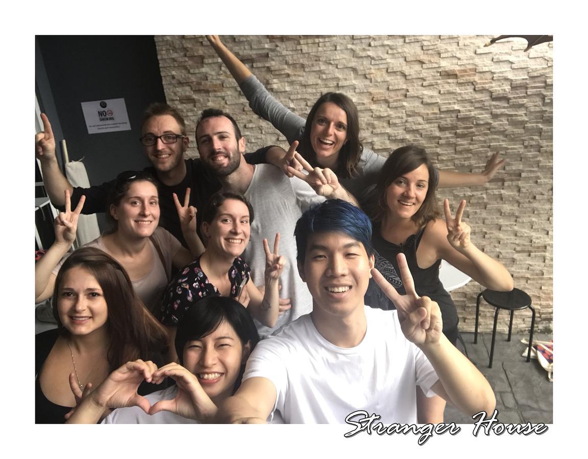 Stranger House Hostel Чиангмай Екстериор снимка