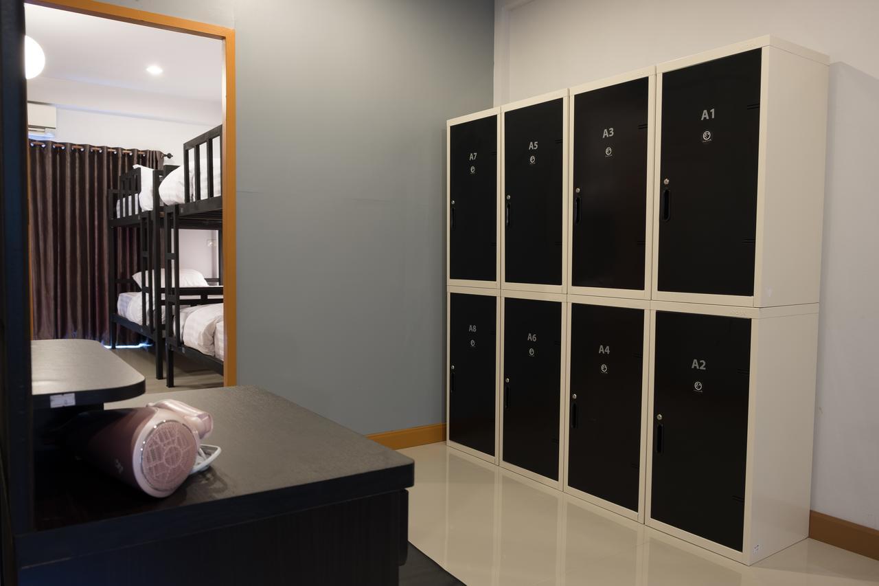 Stranger House Hostel Чиангмай Екстериор снимка