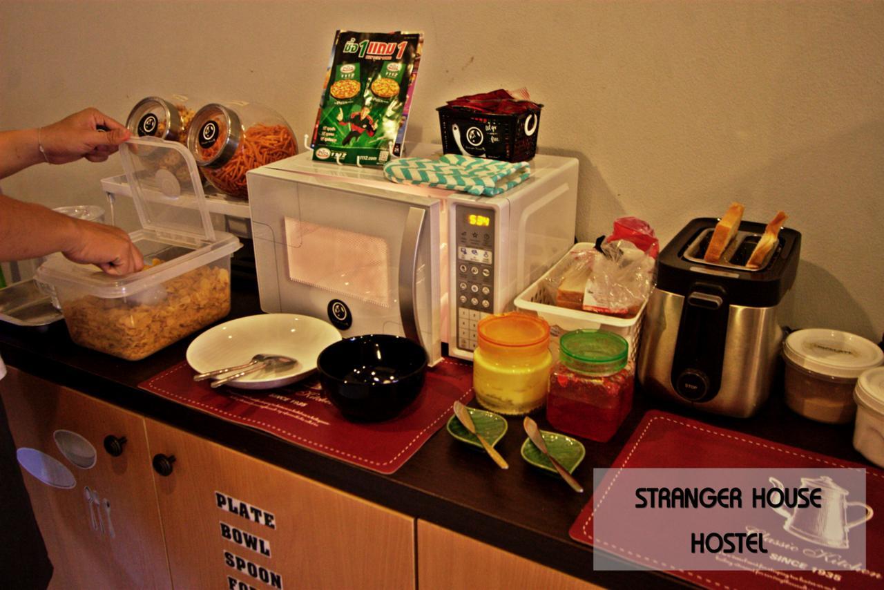 Stranger House Hostel Чиангмай Екстериор снимка