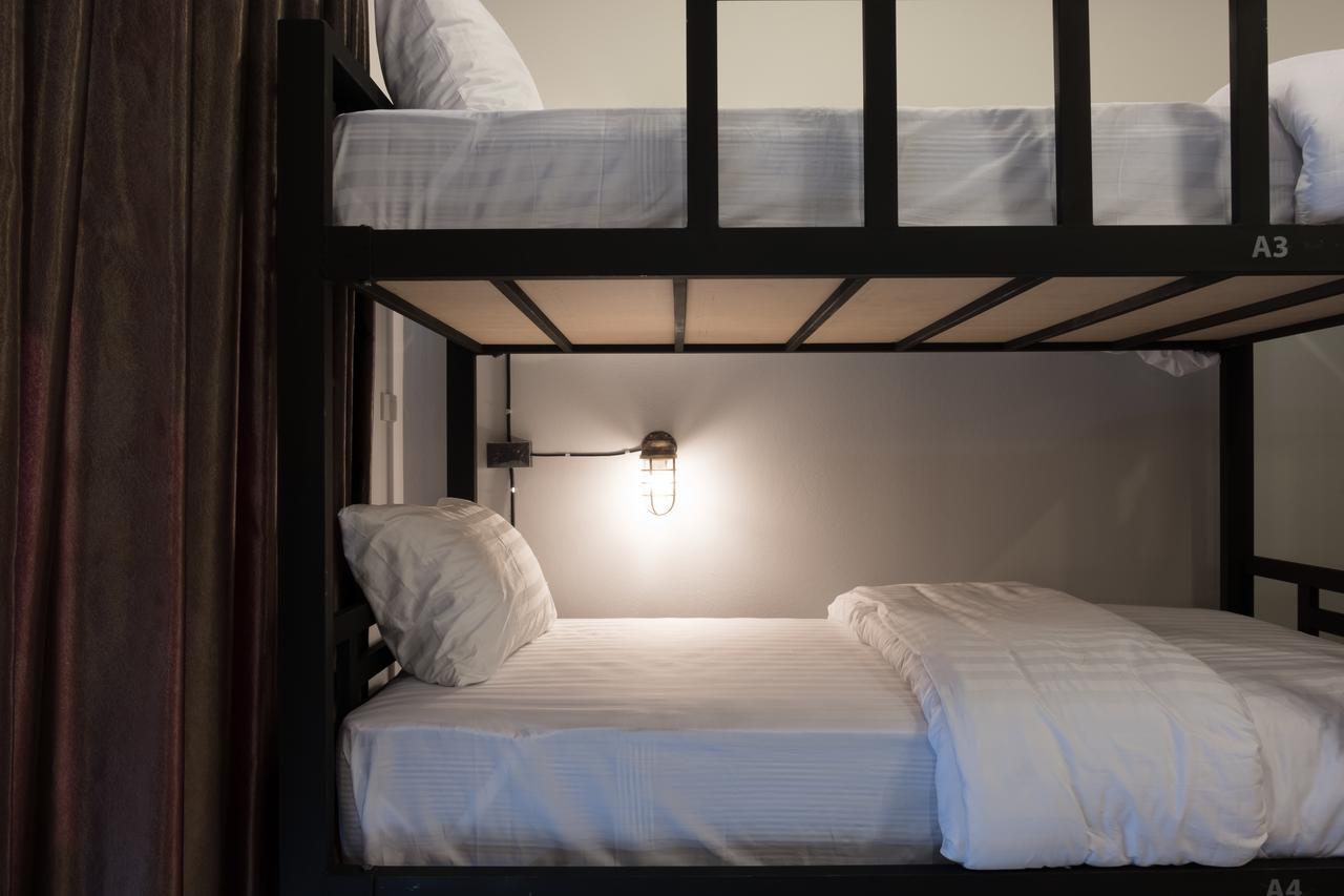 Stranger House Hostel Чиангмай Екстериор снимка