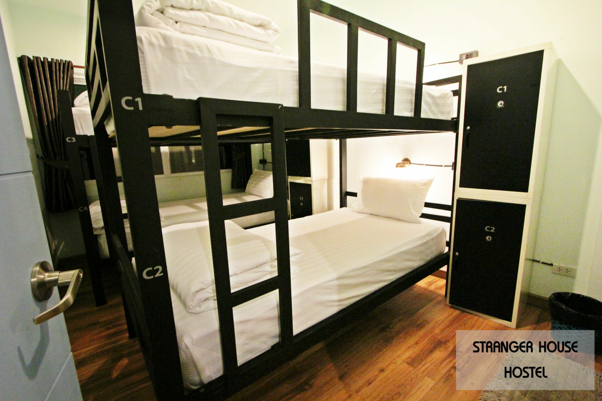 Stranger House Hostel Чиангмай Екстериор снимка