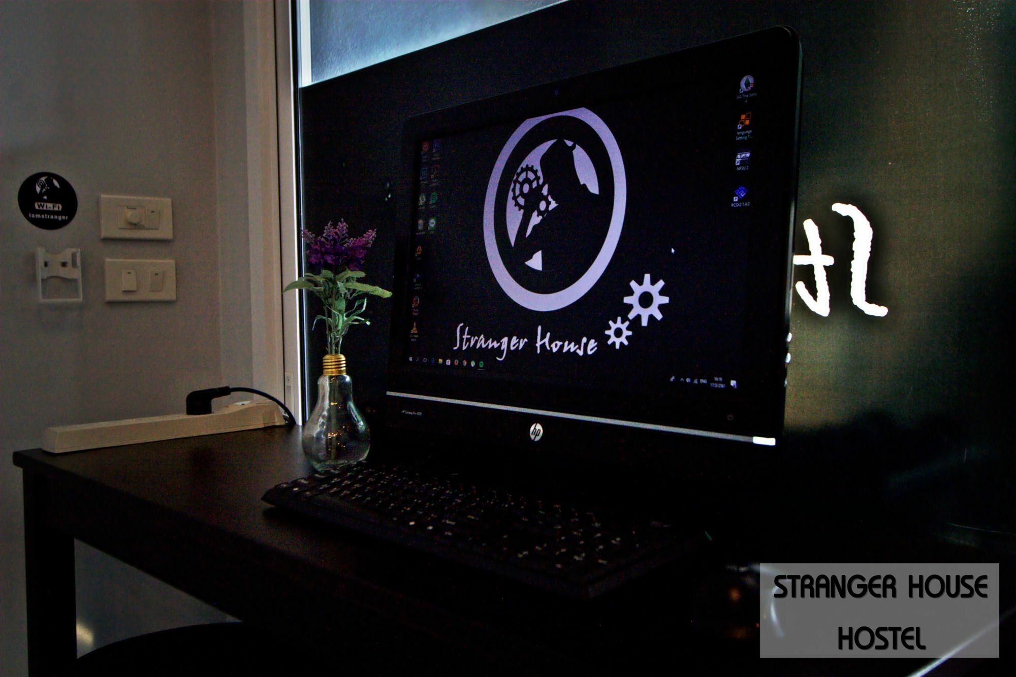 Stranger House Hostel Чиангмай Екстериор снимка
