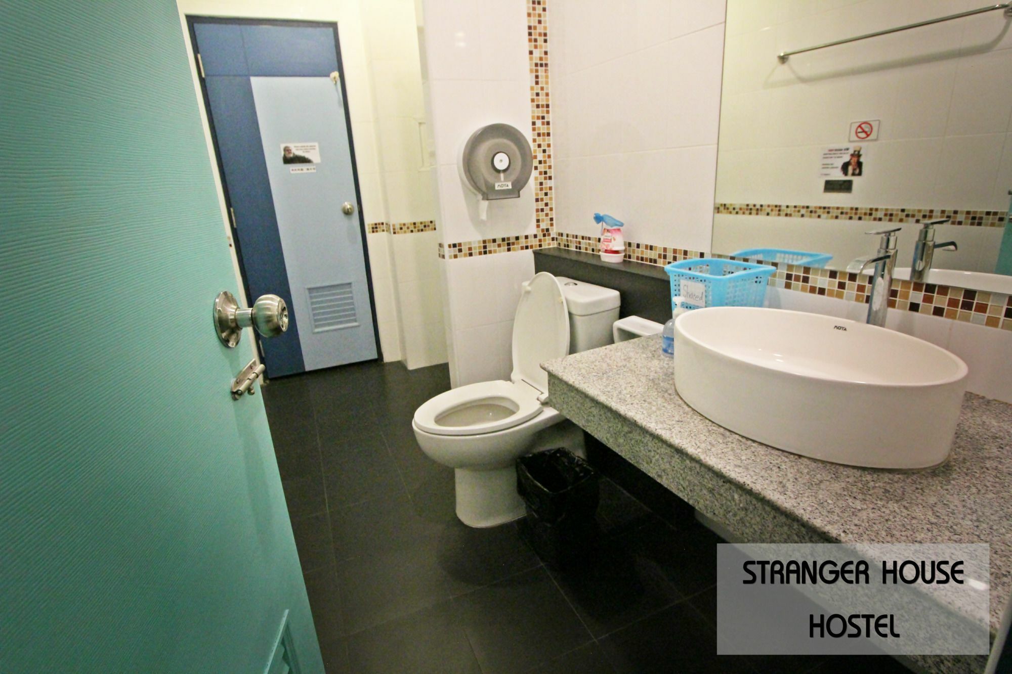 Stranger House Hostel Чиангмай Екстериор снимка